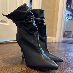 LIKE NEW Jessica Simpson Lesley Booties- Black, size 8.